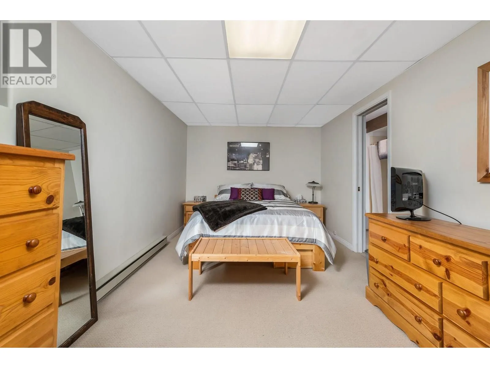 3921 15 Crescent