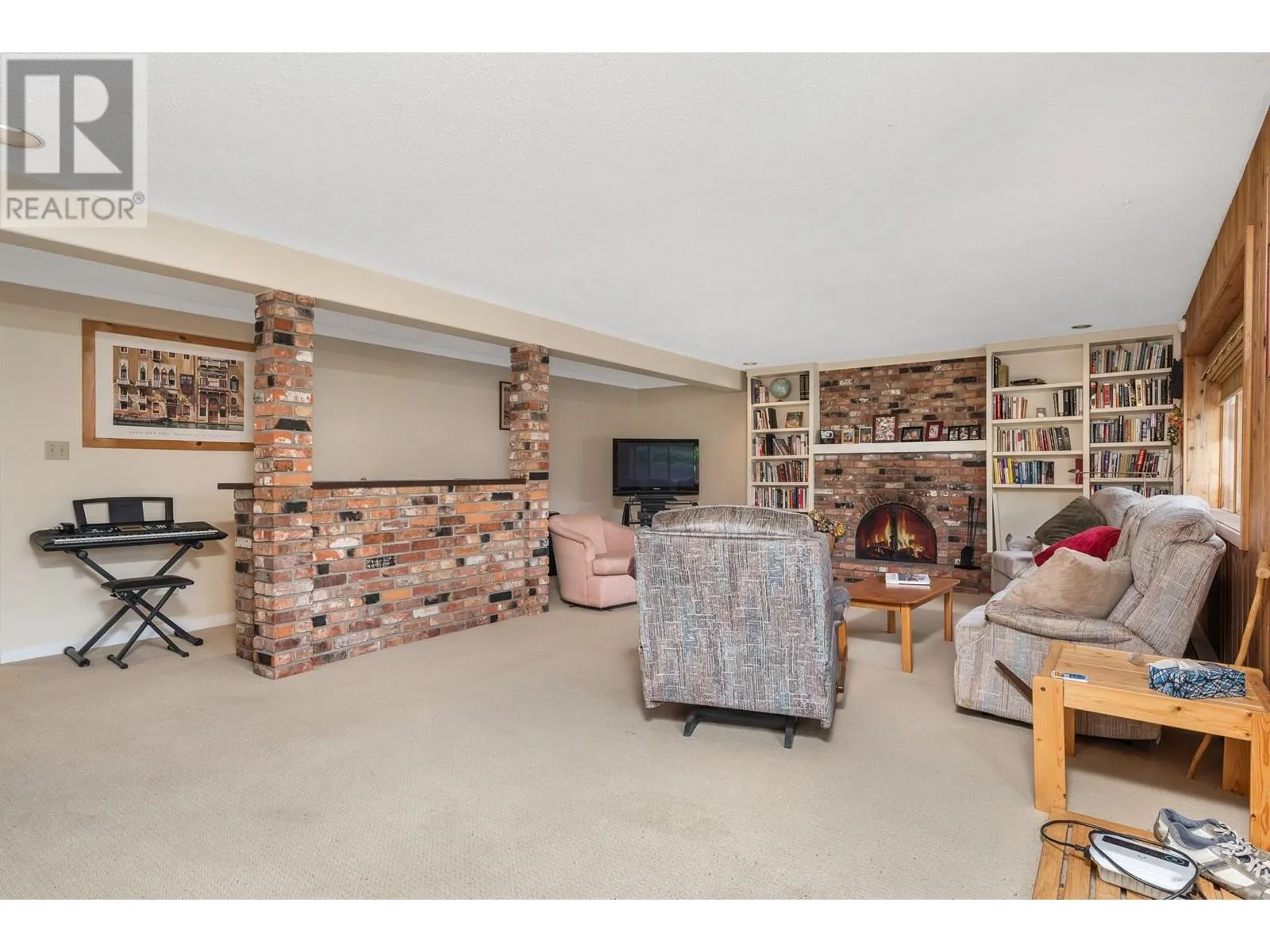3921 15 Crescent