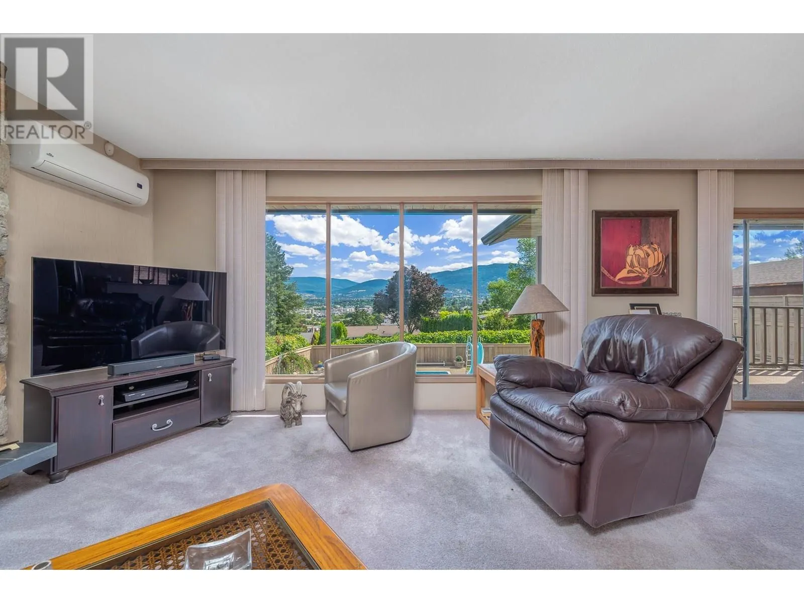 3921 15 Crescent