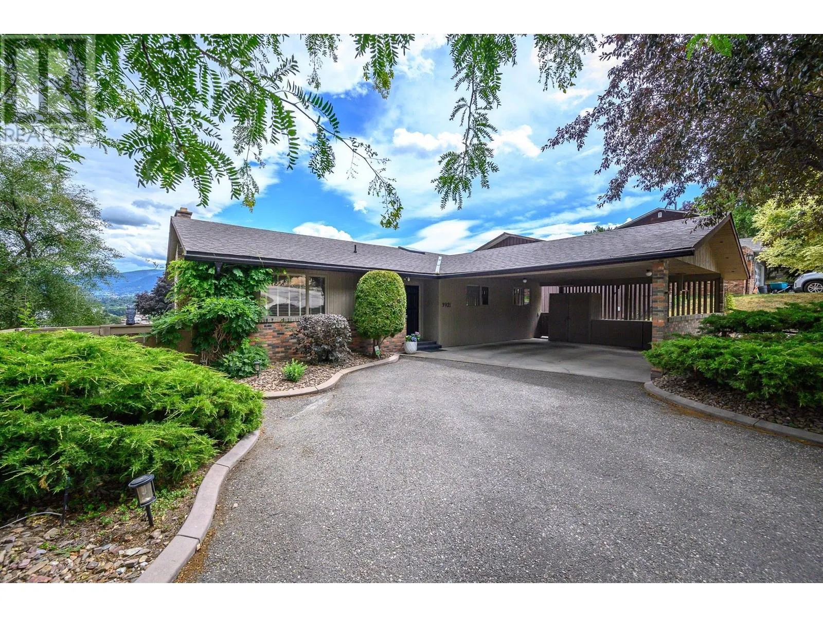 3921 15 Crescent