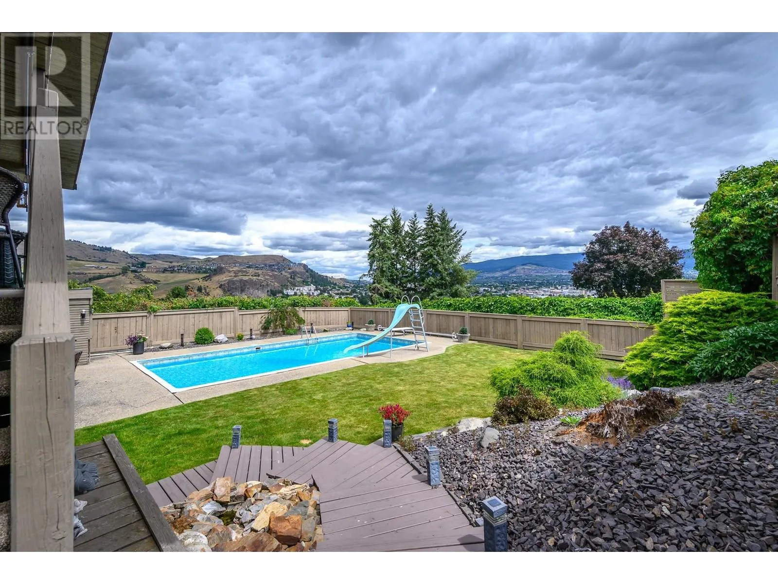 3921 15 Crescent