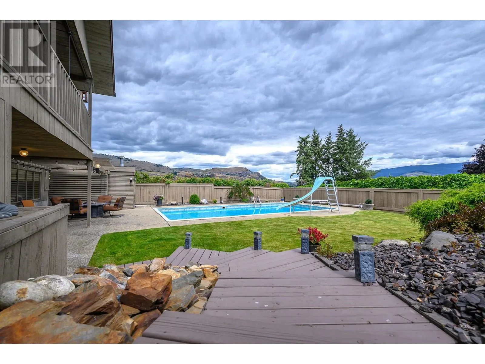 3921 15 Crescent
