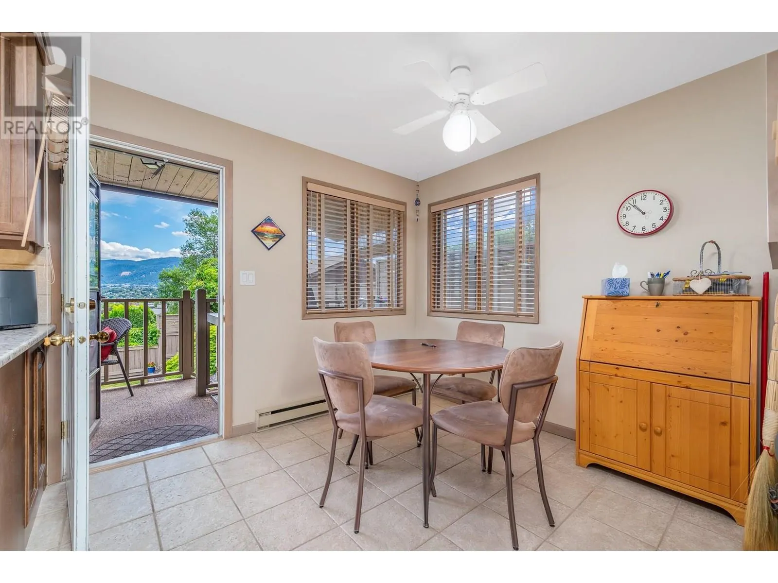 3921 15 Crescent