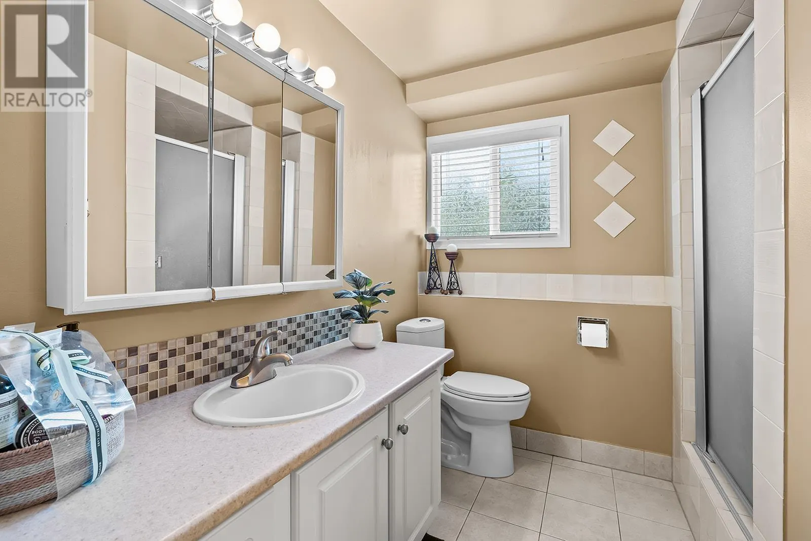 1085 Tamarack Drive