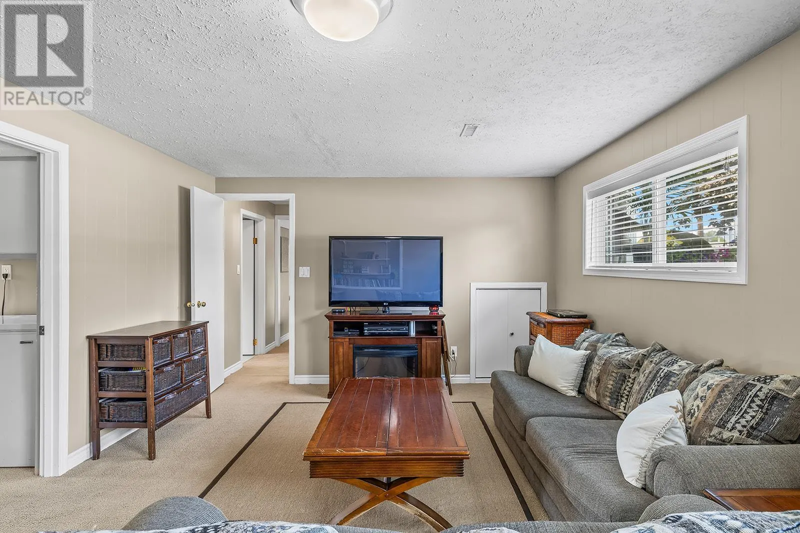 1085 Tamarack Drive