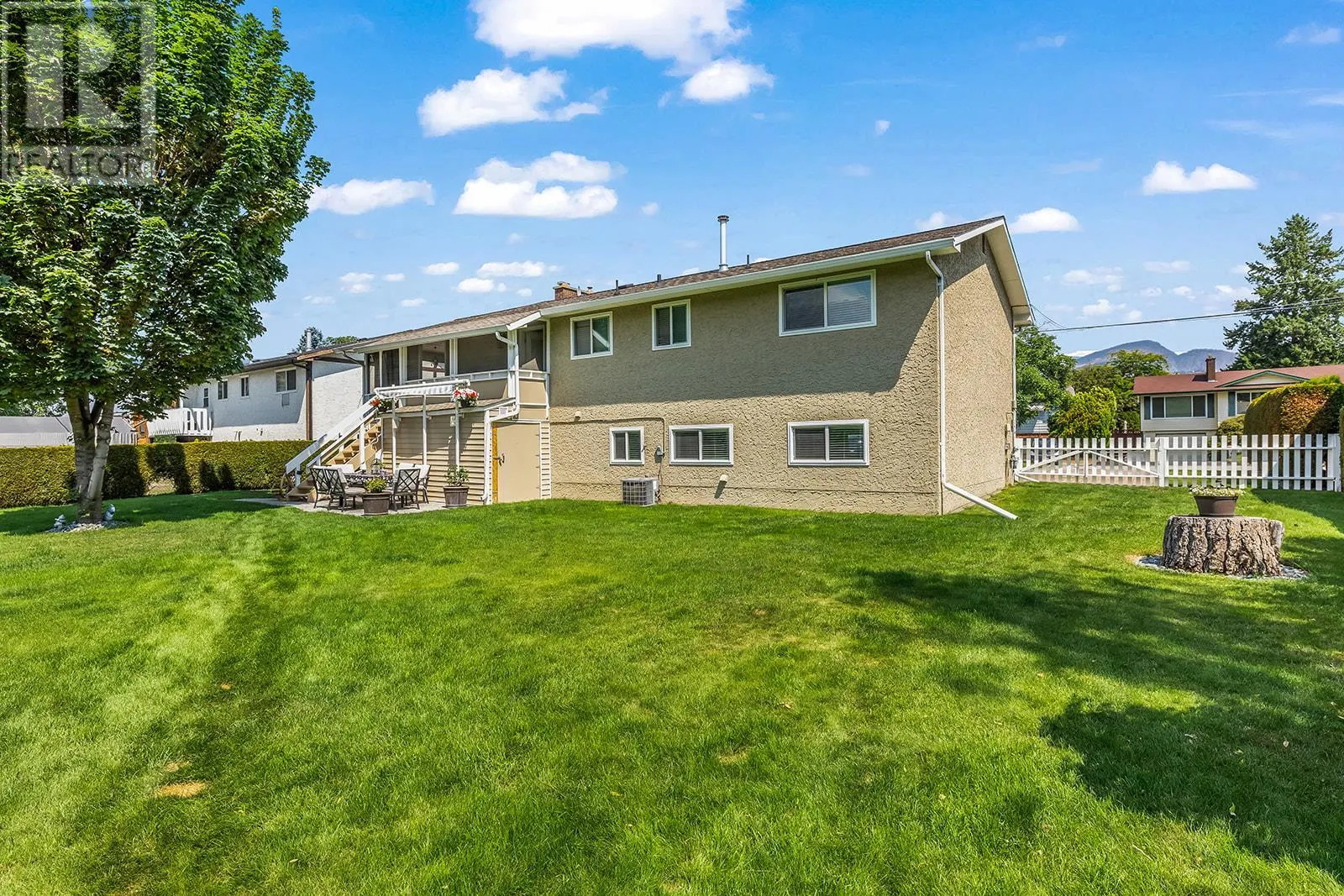 1085 Tamarack Drive