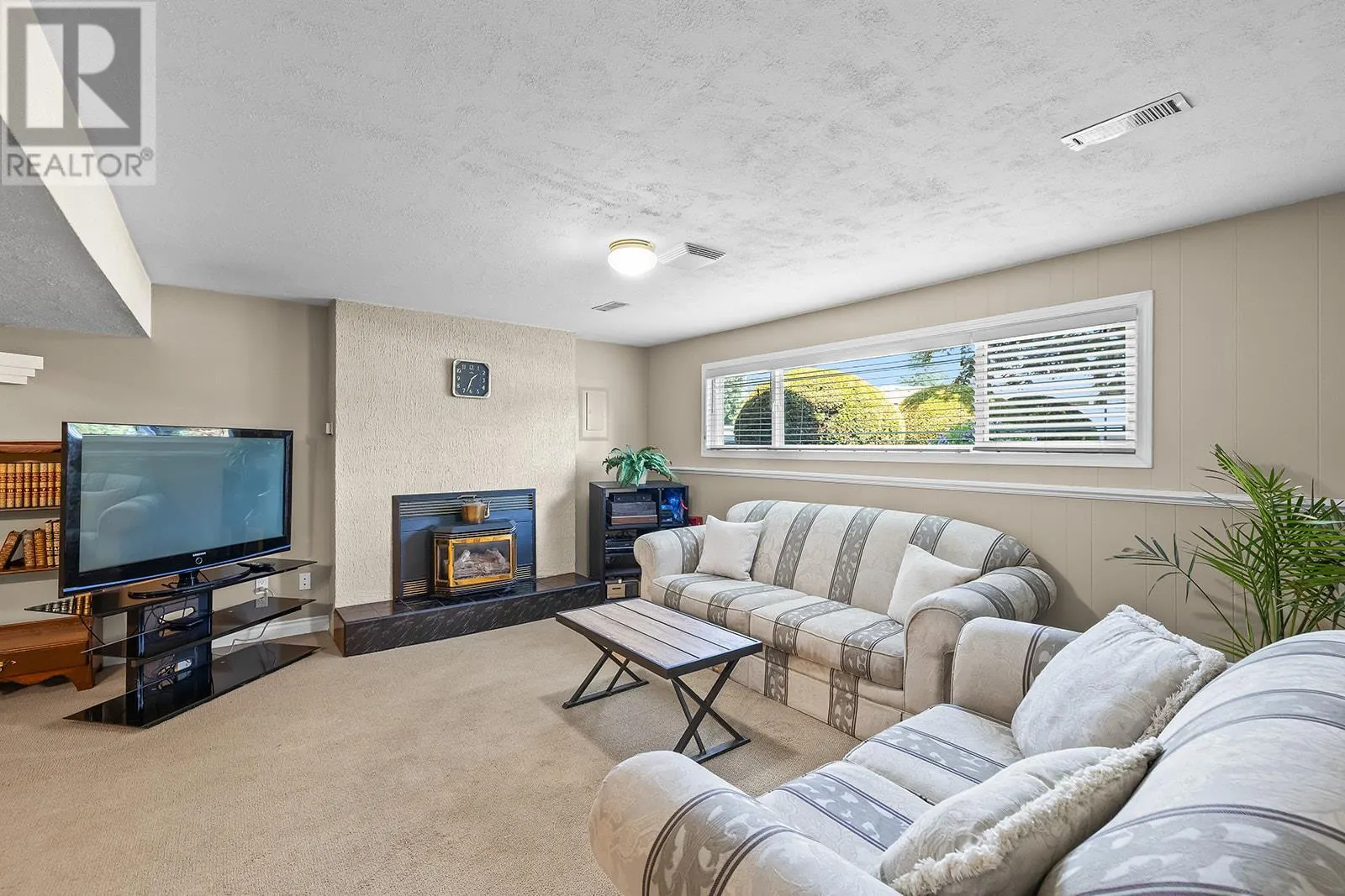 1085 Tamarack Drive