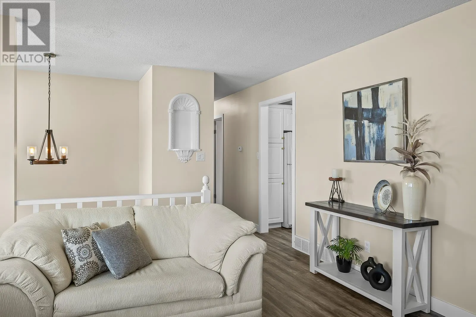 1085 Tamarack Drive