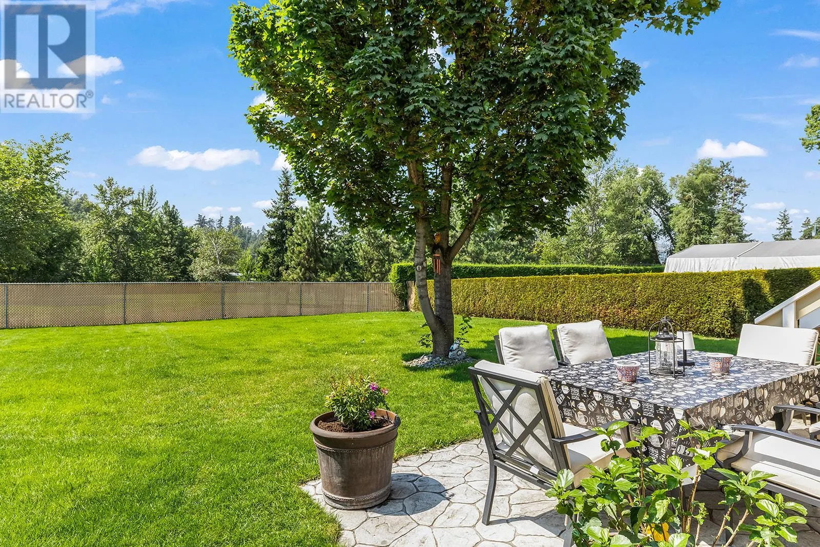 1085 Tamarack Drive