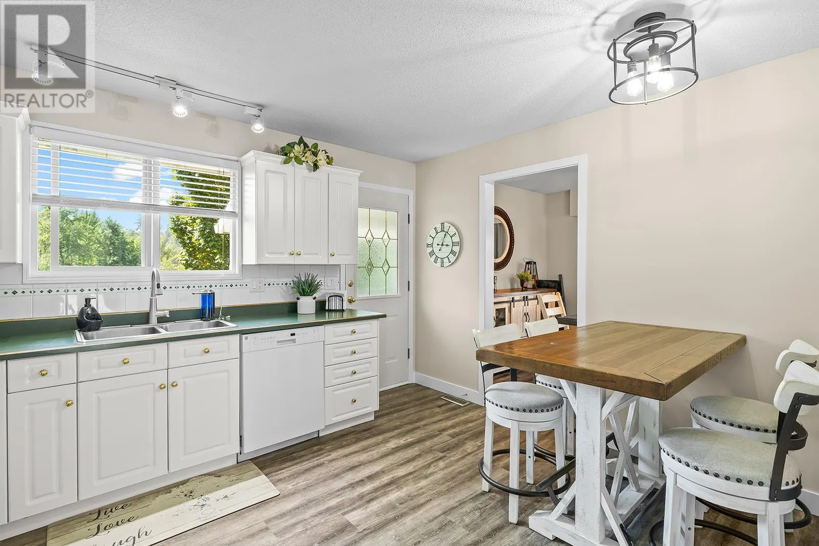 1085 Tamarack Drive
