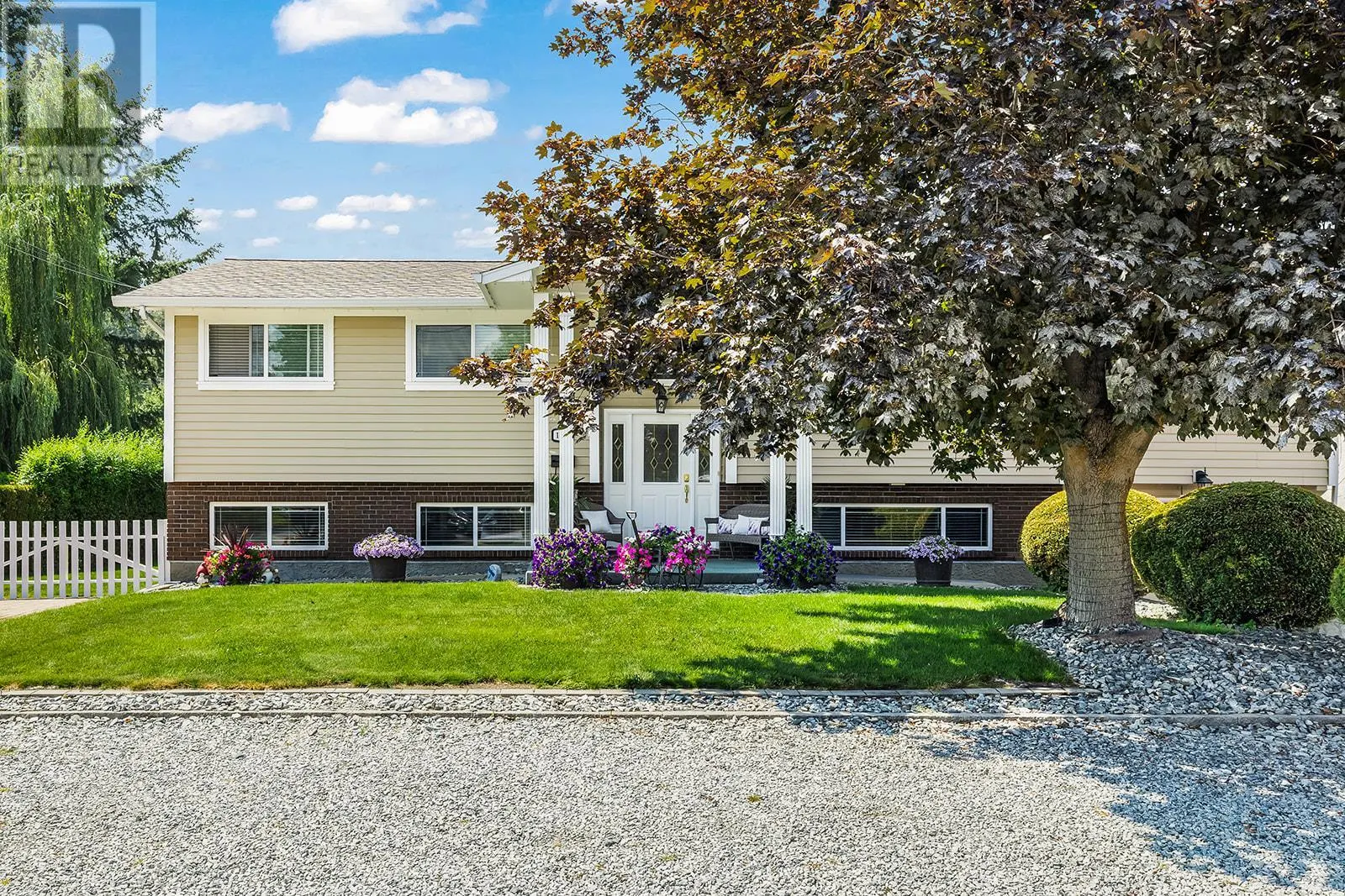 1085 Tamarack Drive
