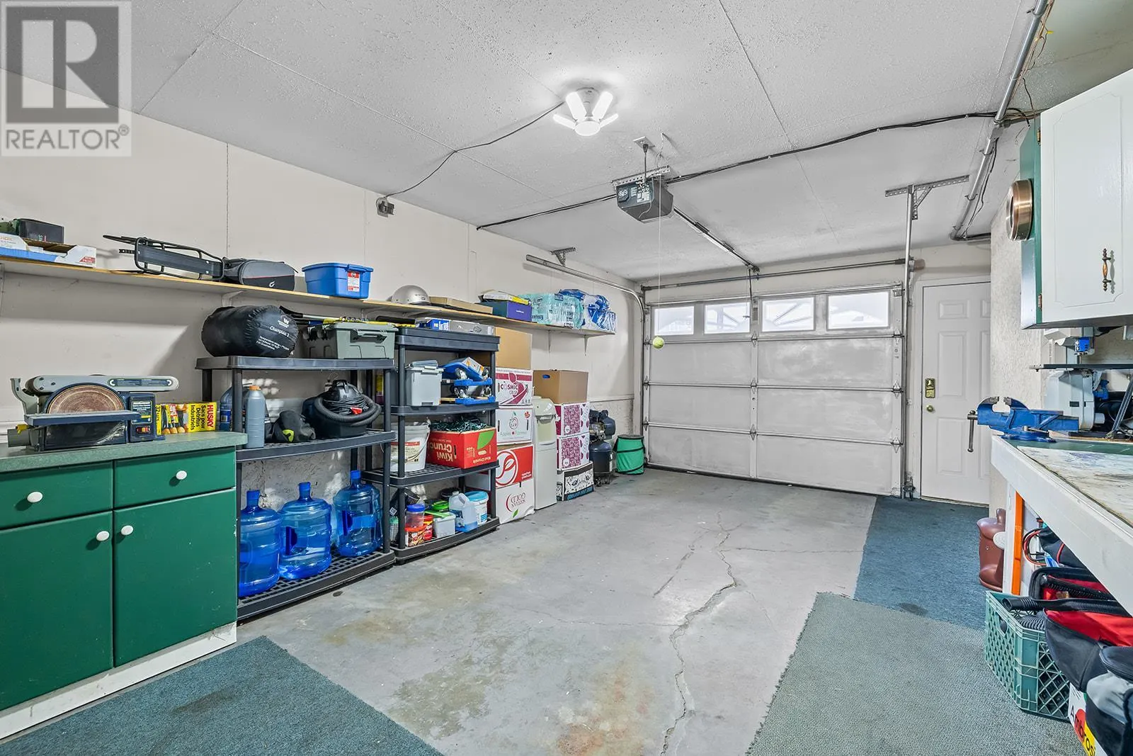 1085 Tamarack Drive