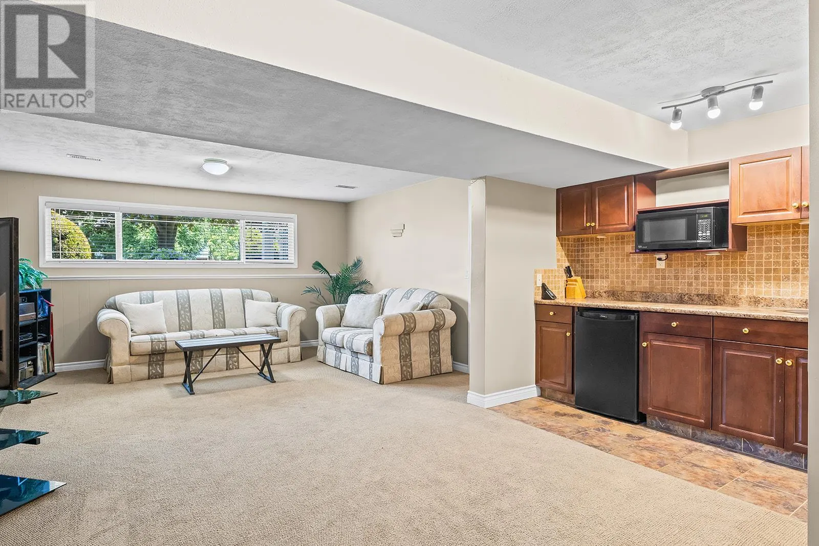 1085 Tamarack Drive