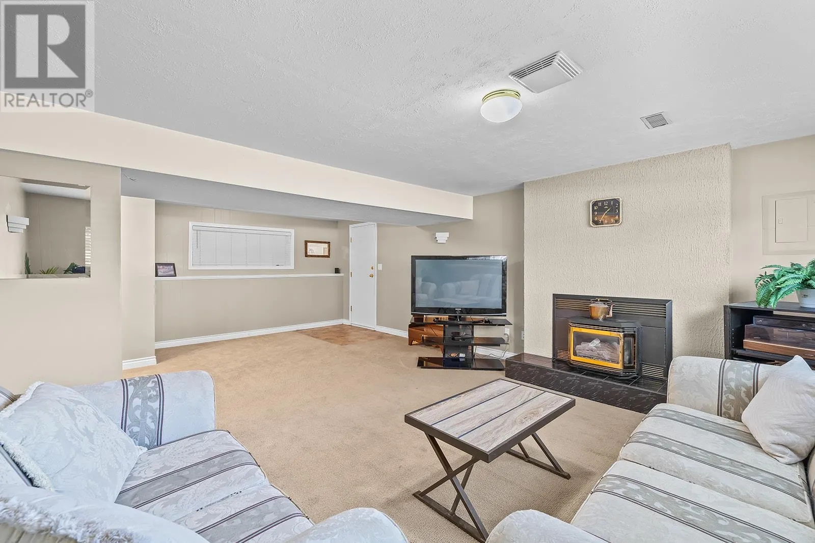 1085 Tamarack Drive