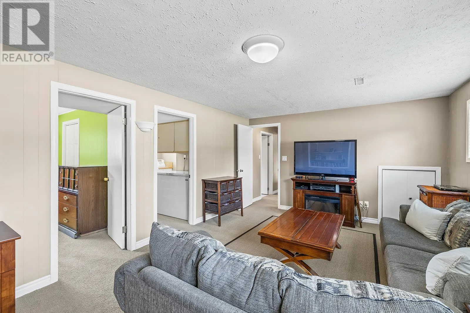 1085 Tamarack Drive
