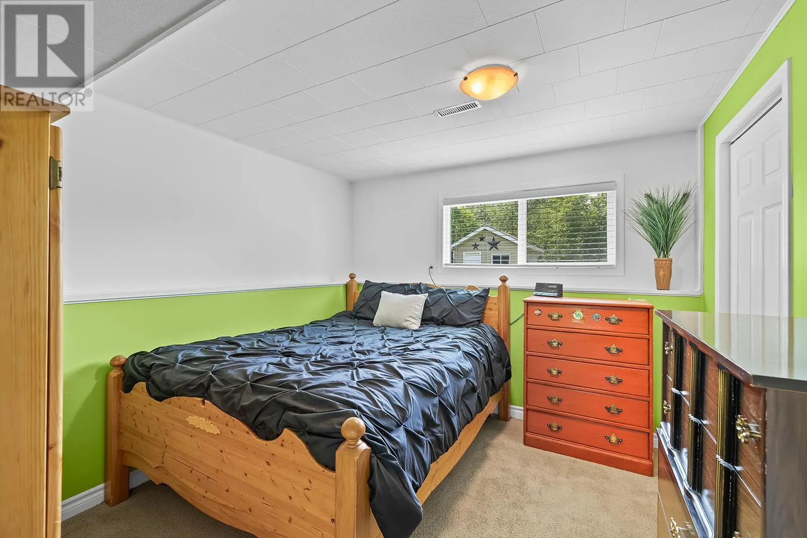 1085 Tamarack Drive