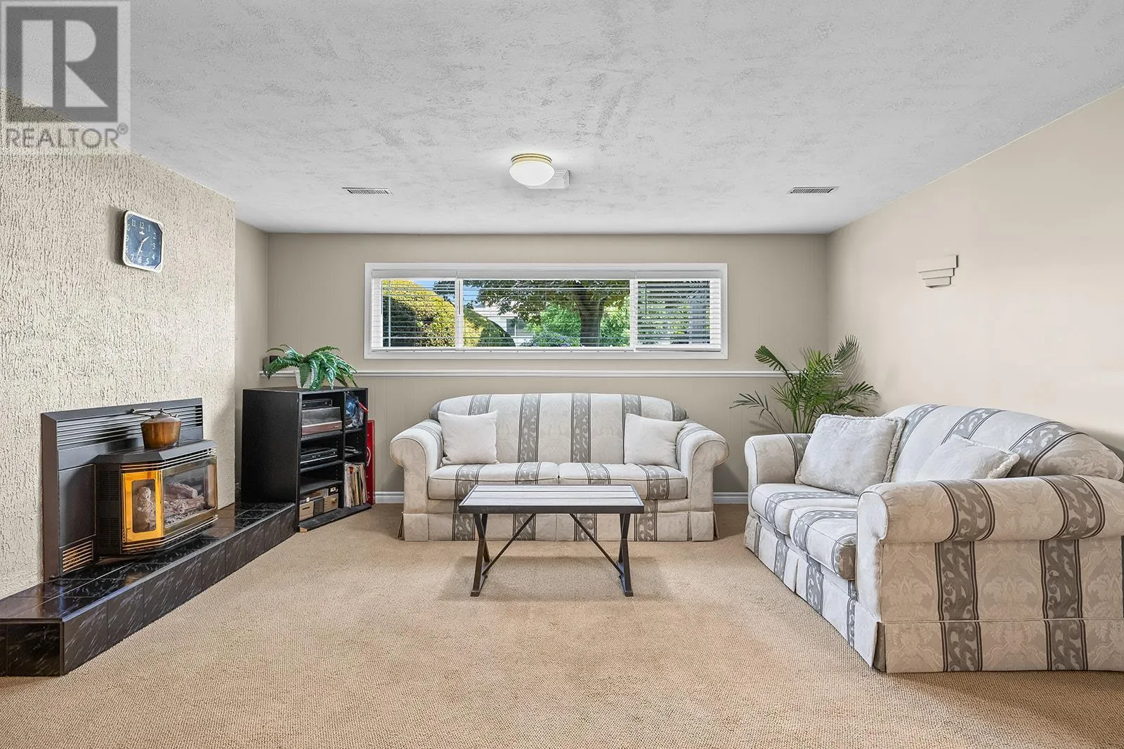 1085 Tamarack Drive