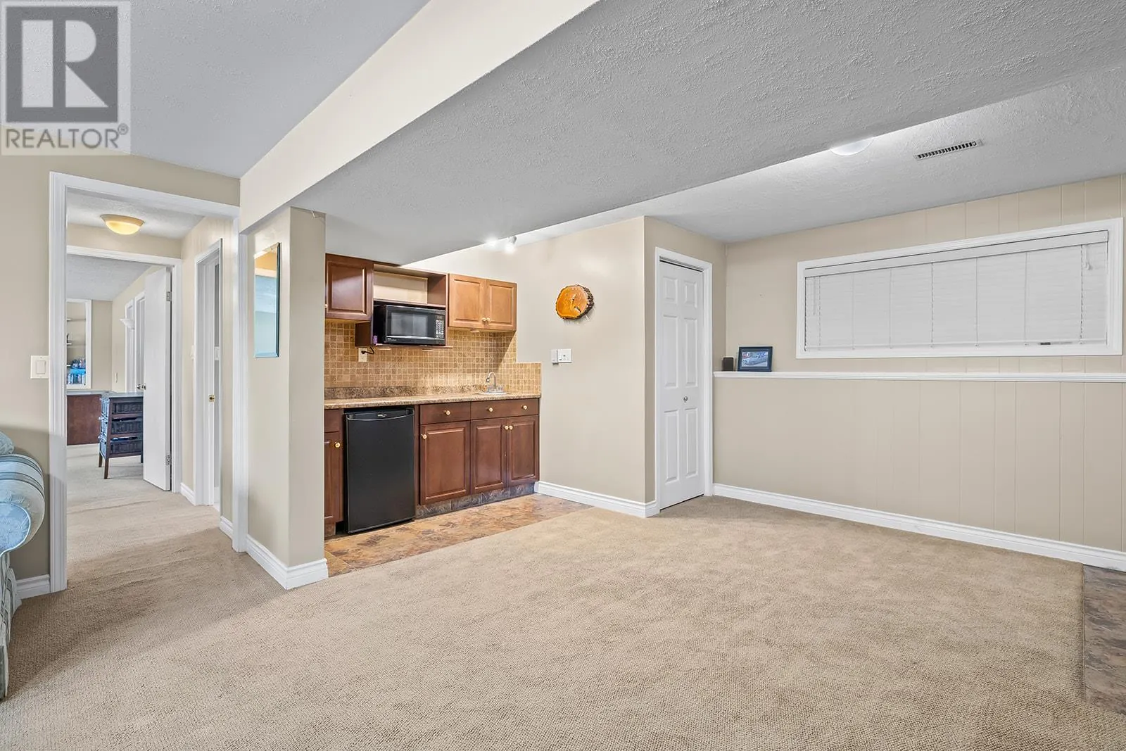 1085 Tamarack Drive