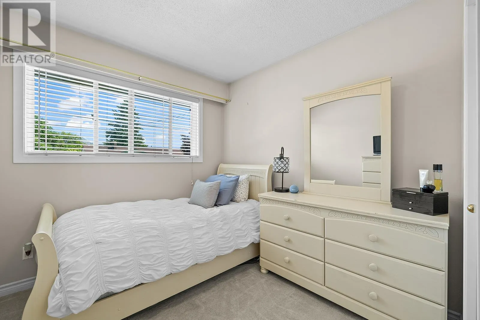 1085 Tamarack Drive
