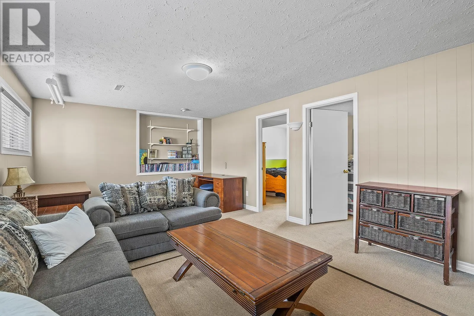 1085 Tamarack Drive