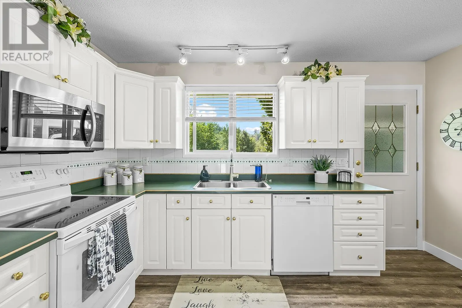 1085 Tamarack Drive