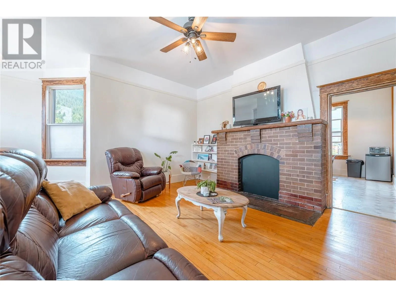 304 Second Street E