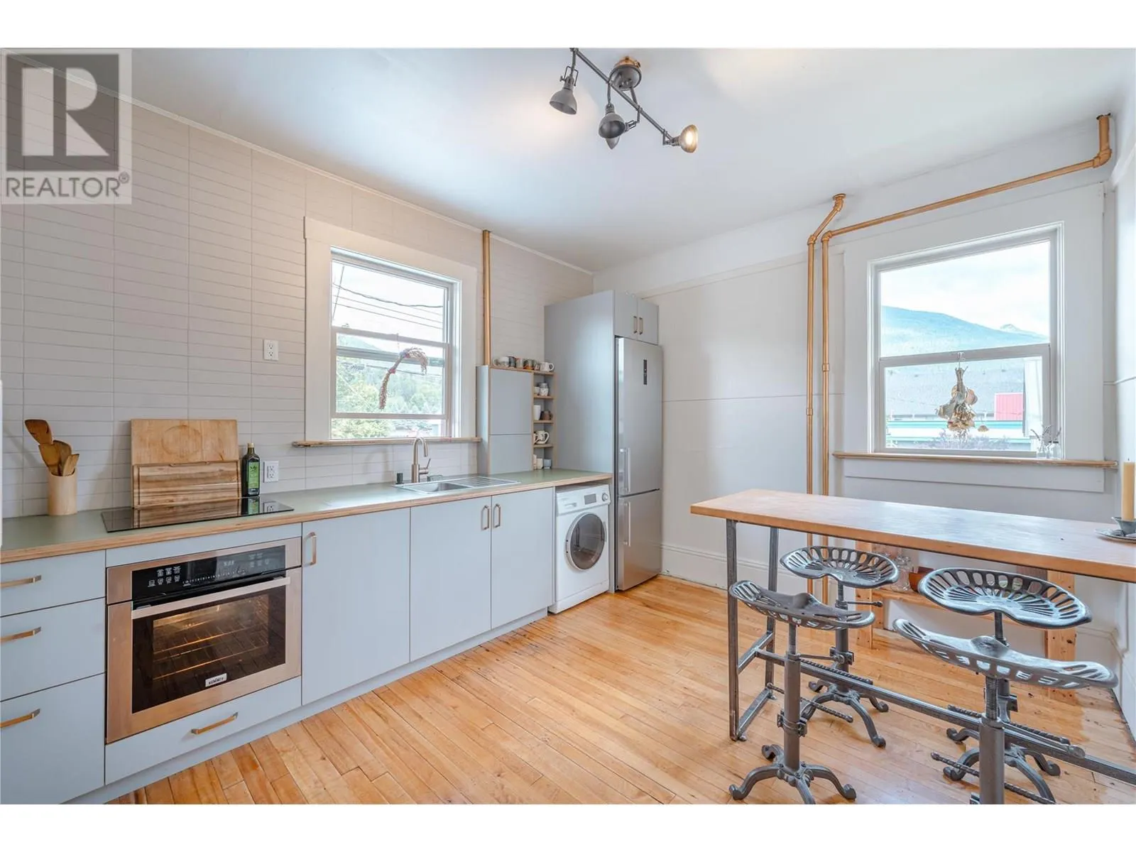 304 Second Street E