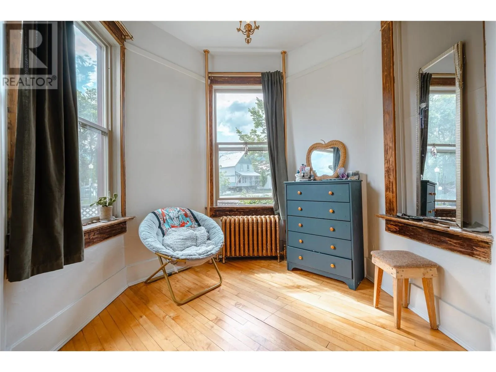 304 Second Street E