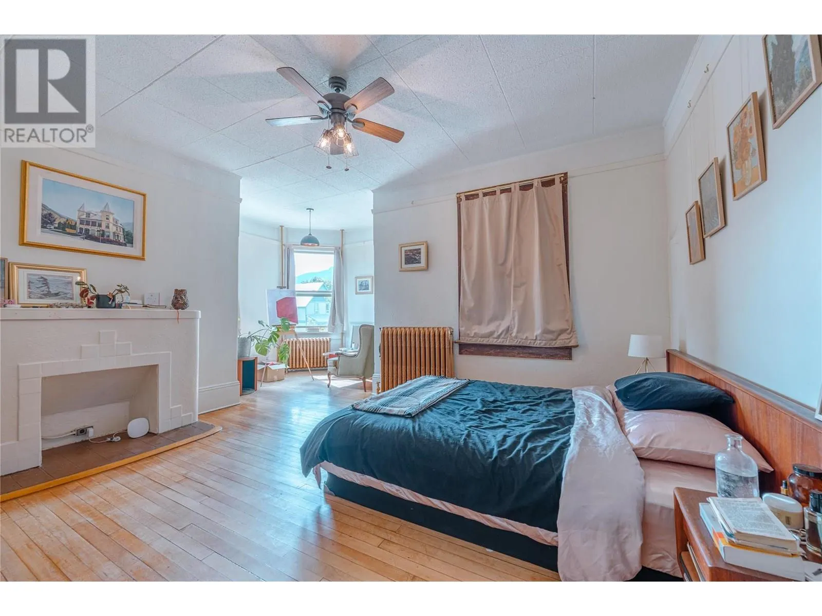 304 Second Street E