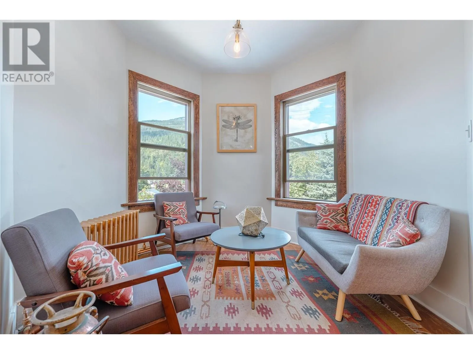 304 Second Street E