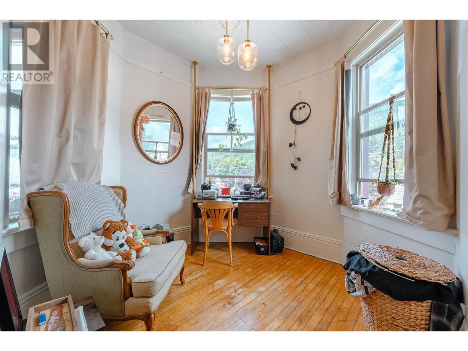 304 Second Street E