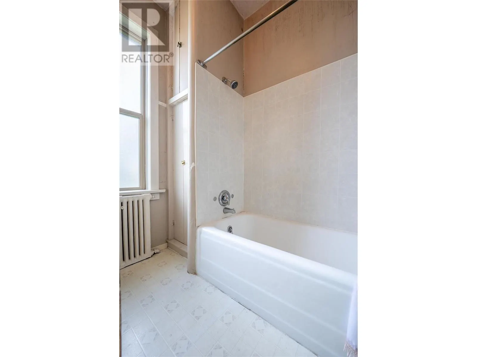 304 Second Street E