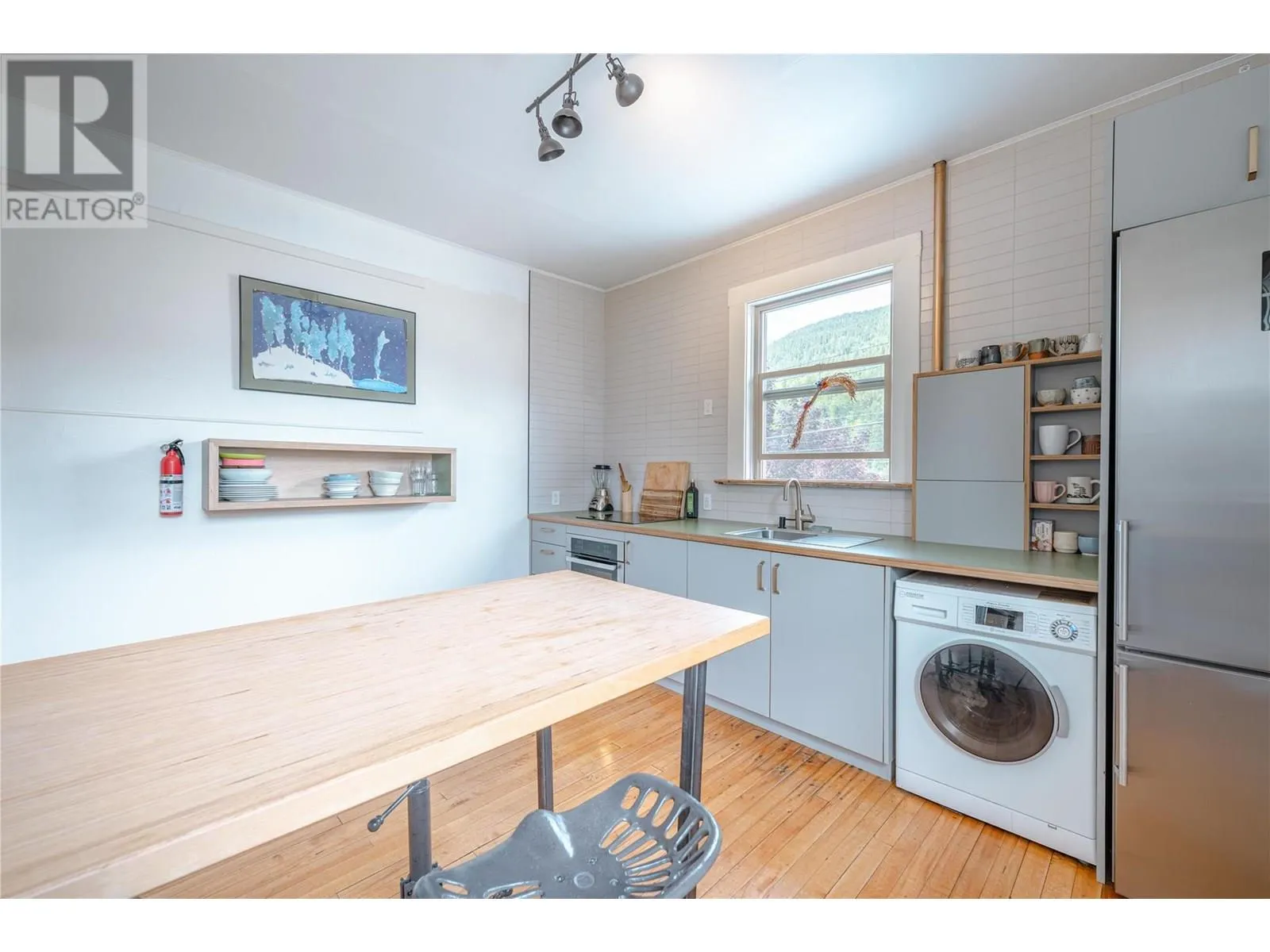 304 Second Street E