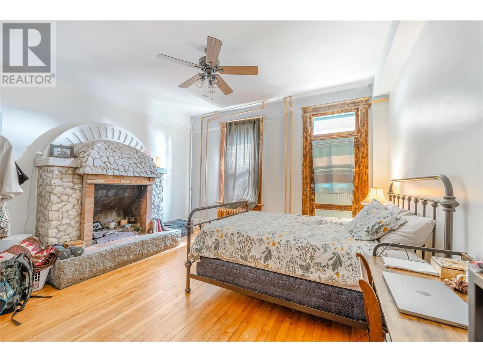 304 Second Street E
