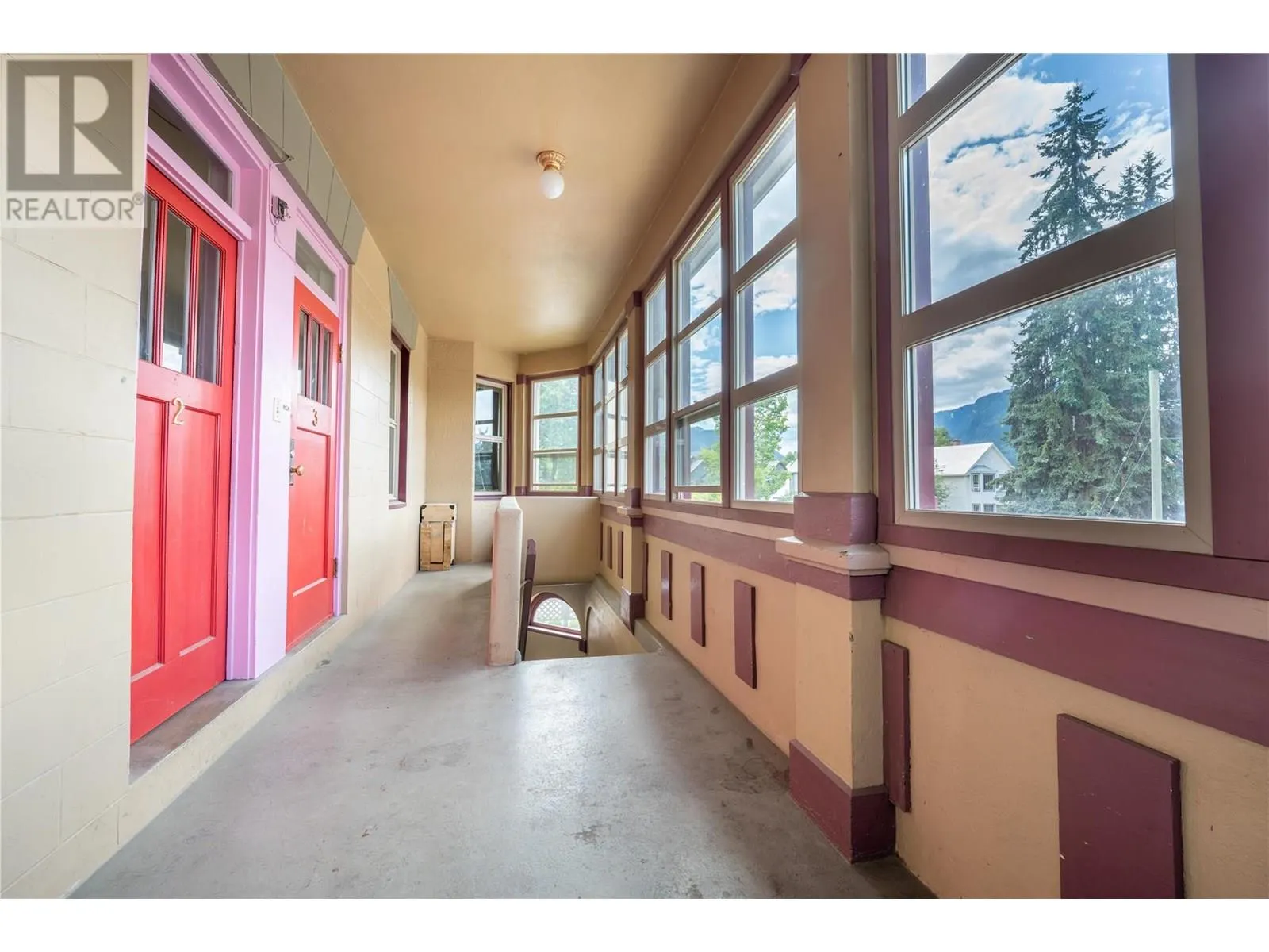 304 Second Street E
