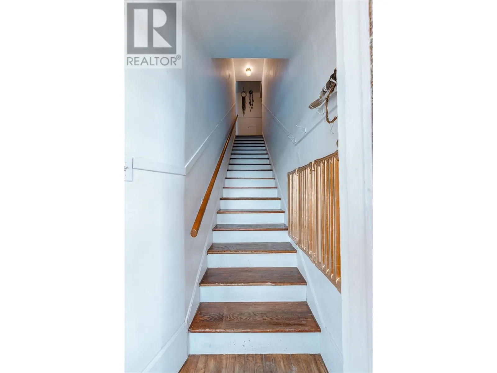 304 Second Street E