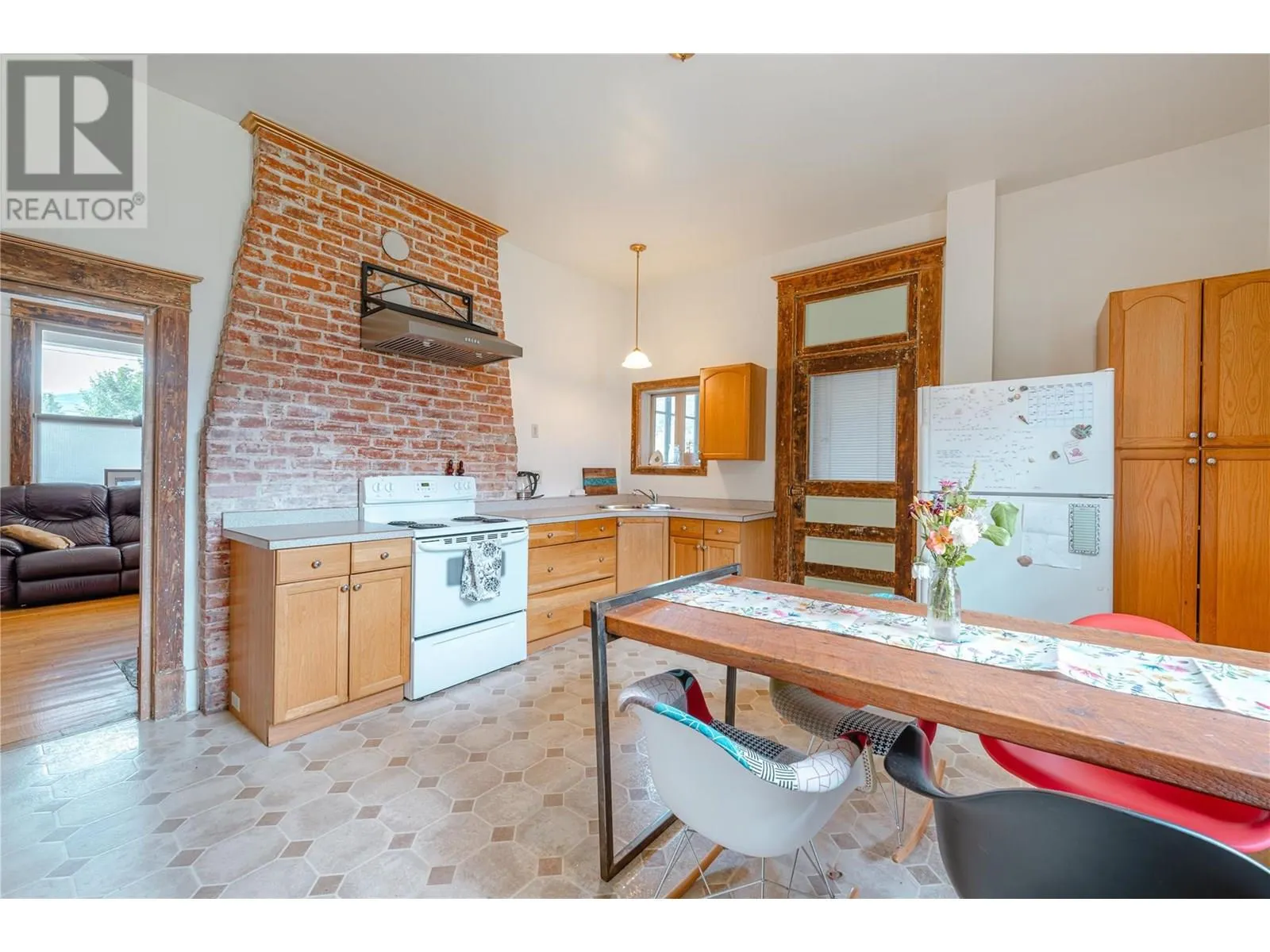 304 Second Street E