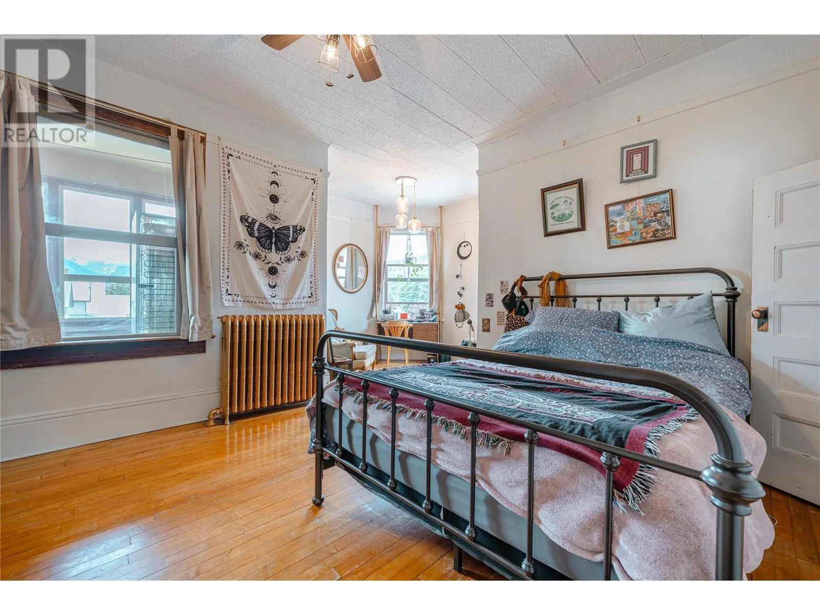 304 Second Street E