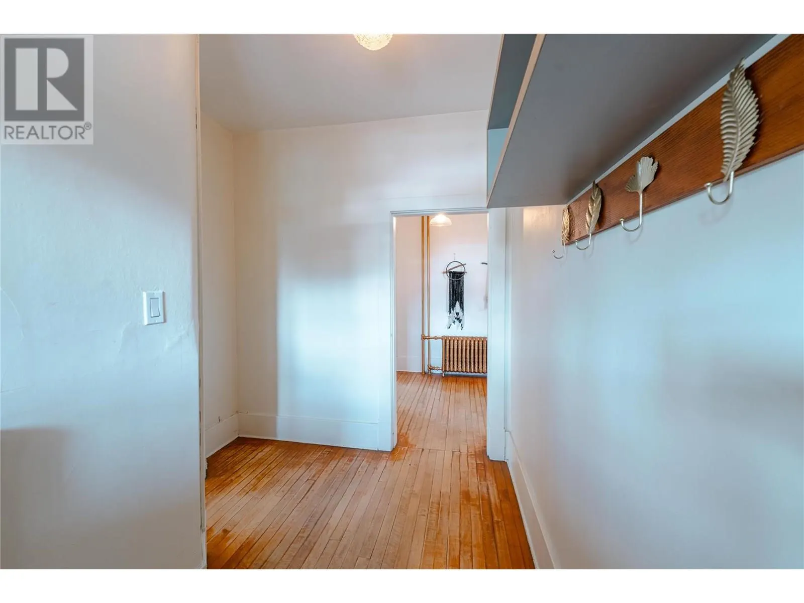 304 Second Street E
