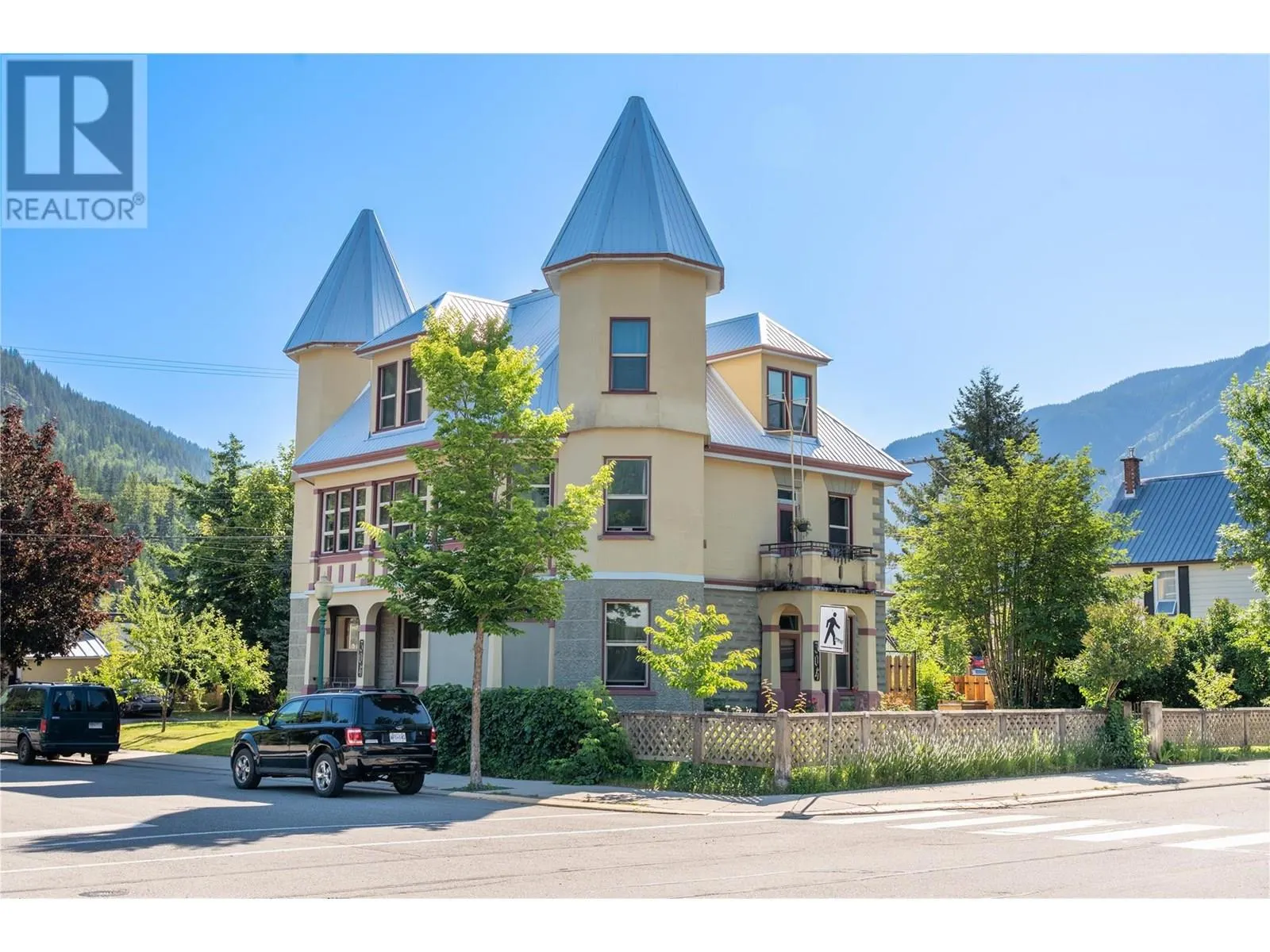 304 Second Street E