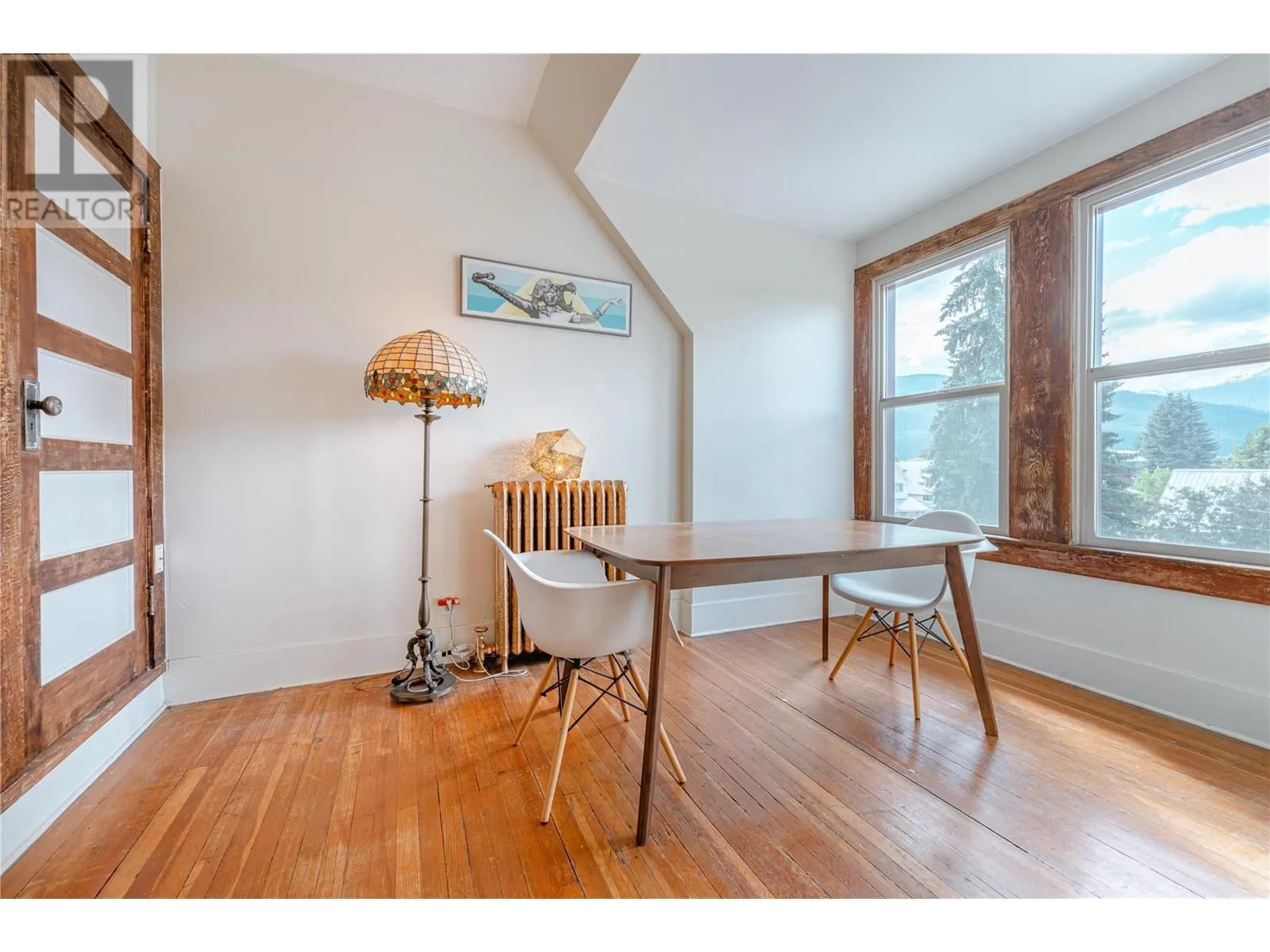 304 Second Street E