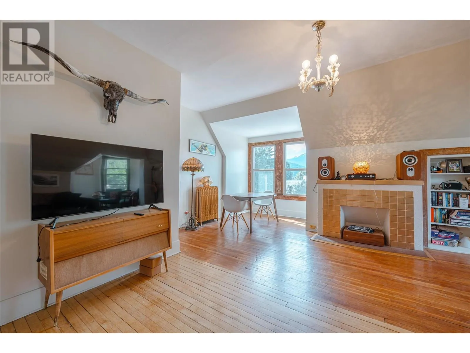 304 Second Street E