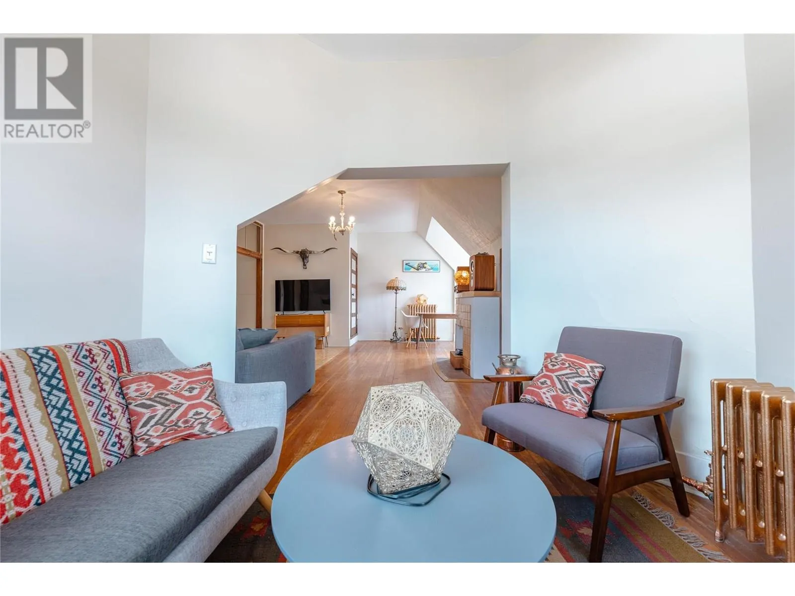 304 Second Street E