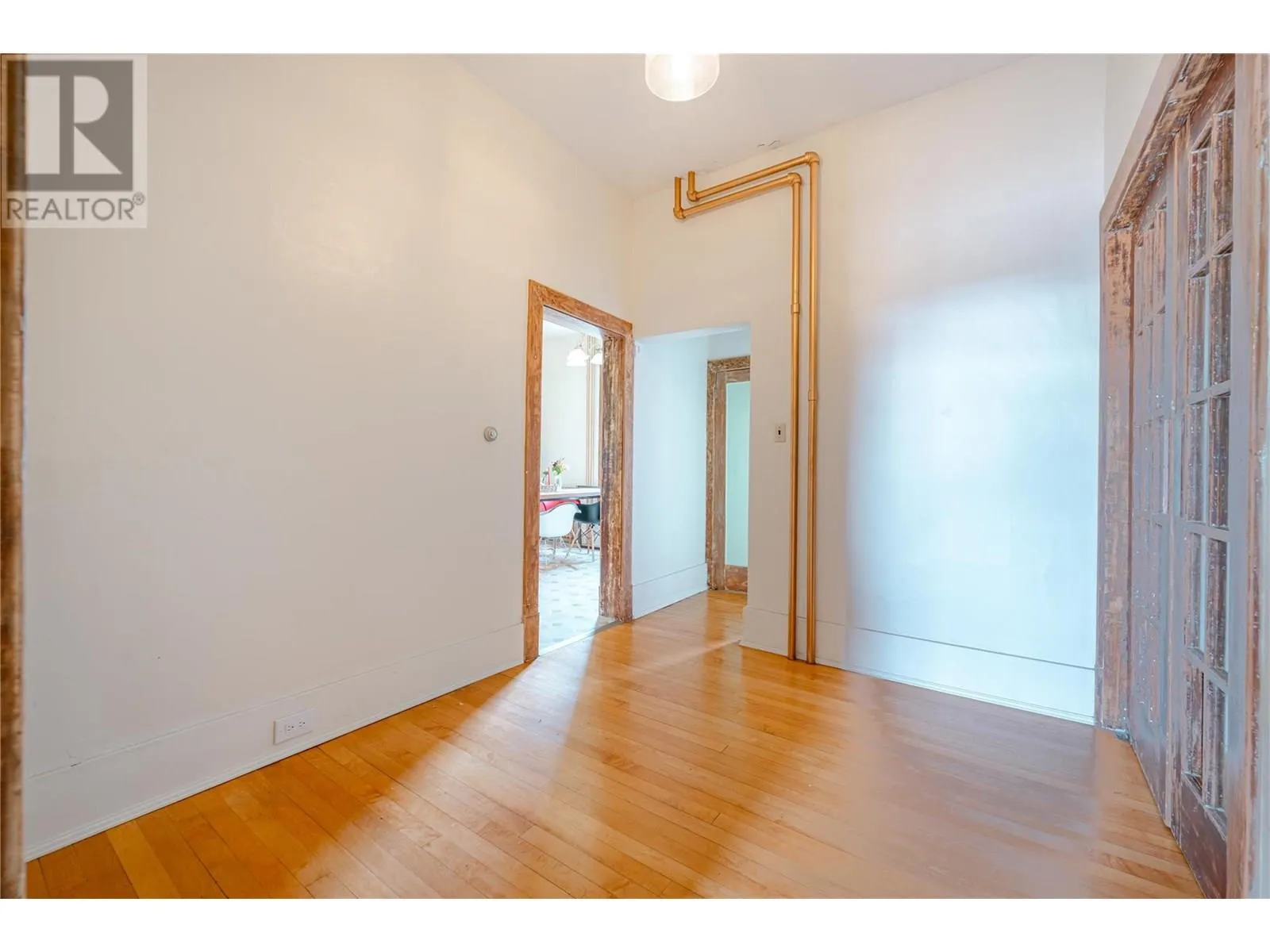 304 Second Street E