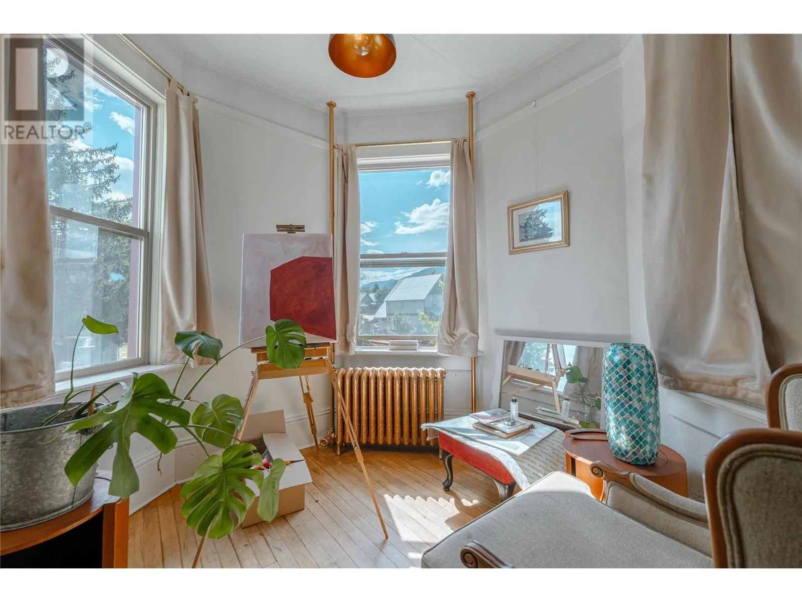 304 Second Street E