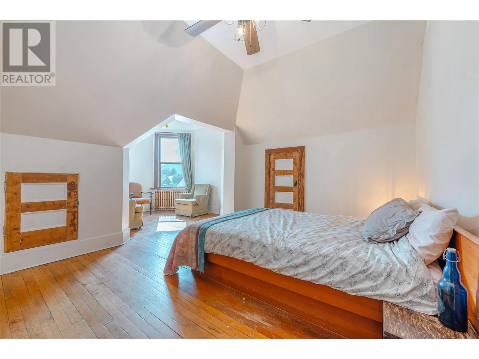 304 Second Street E