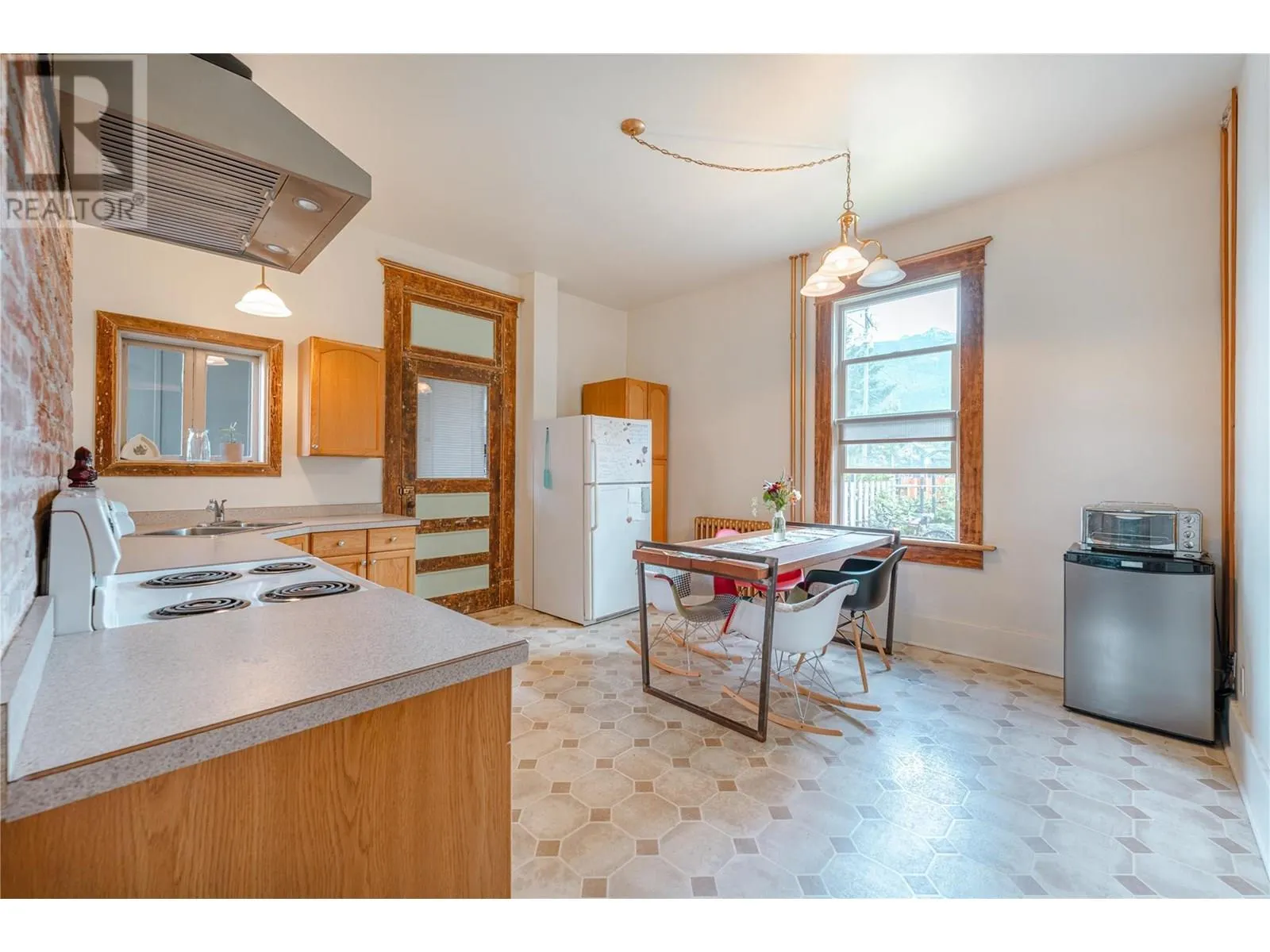 304 Second Street E