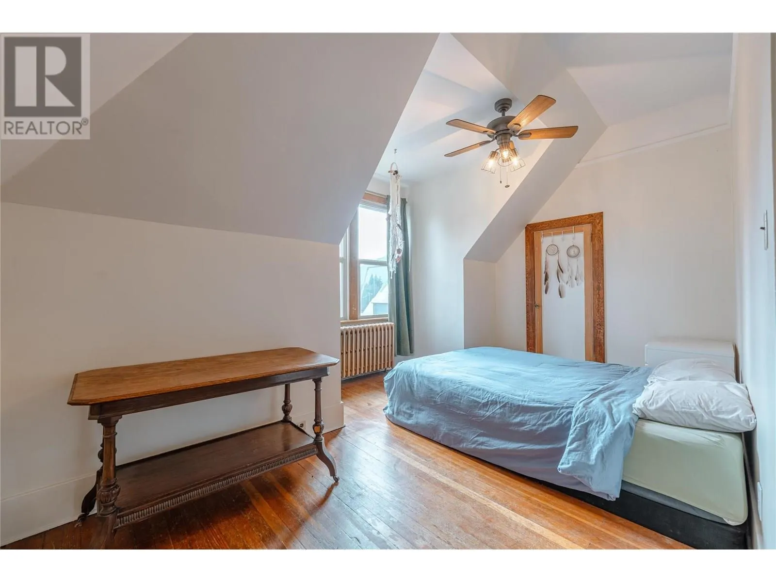304 Second Street E