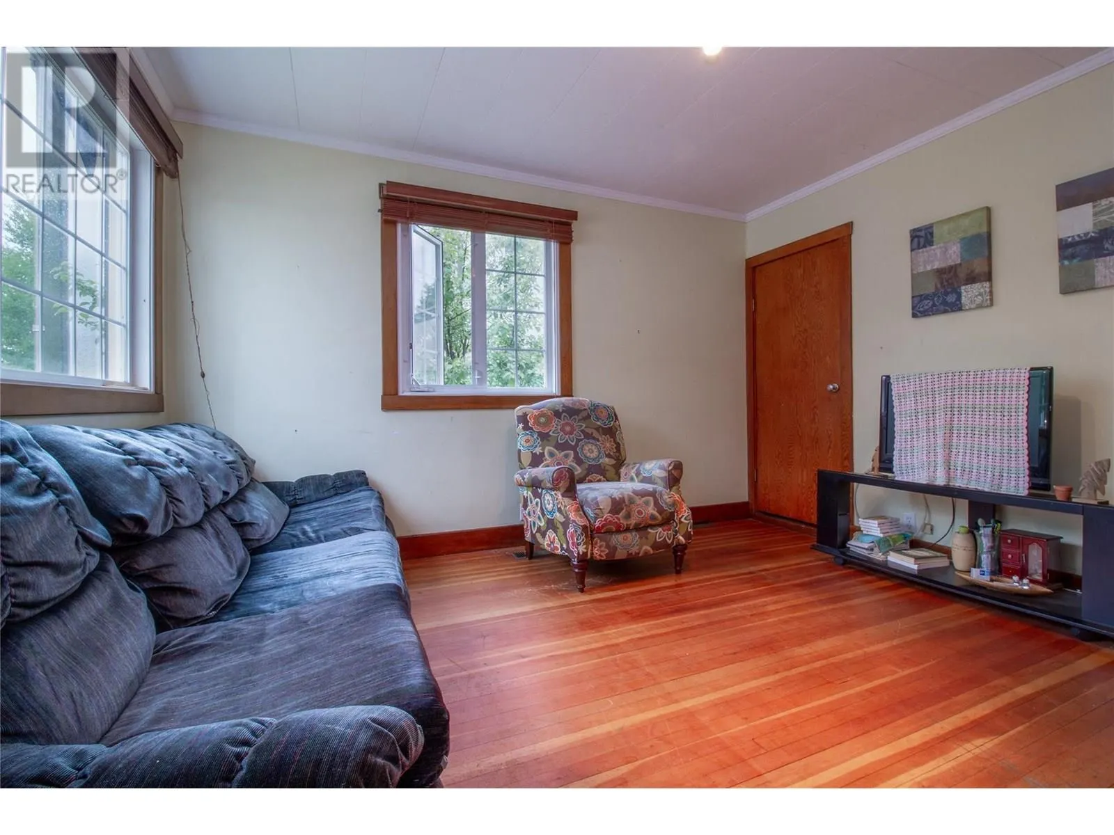303 Second Street W