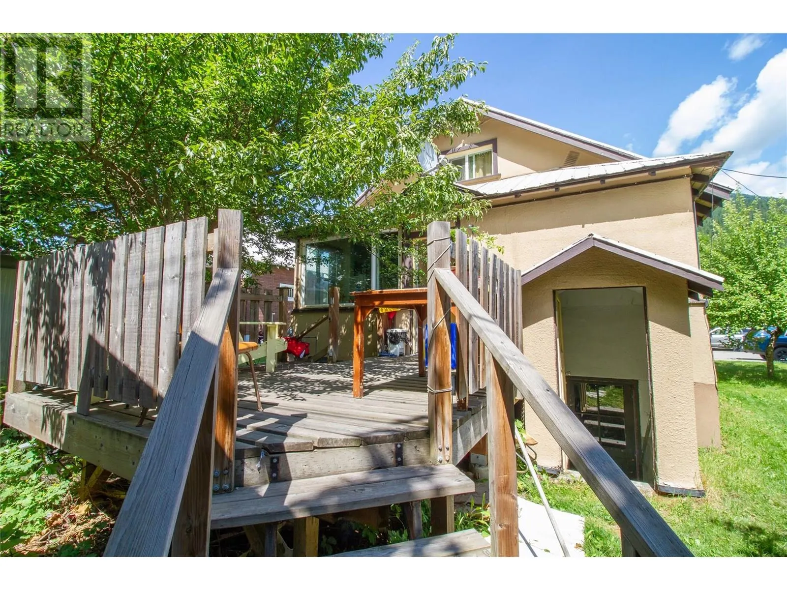 303 Second Street W